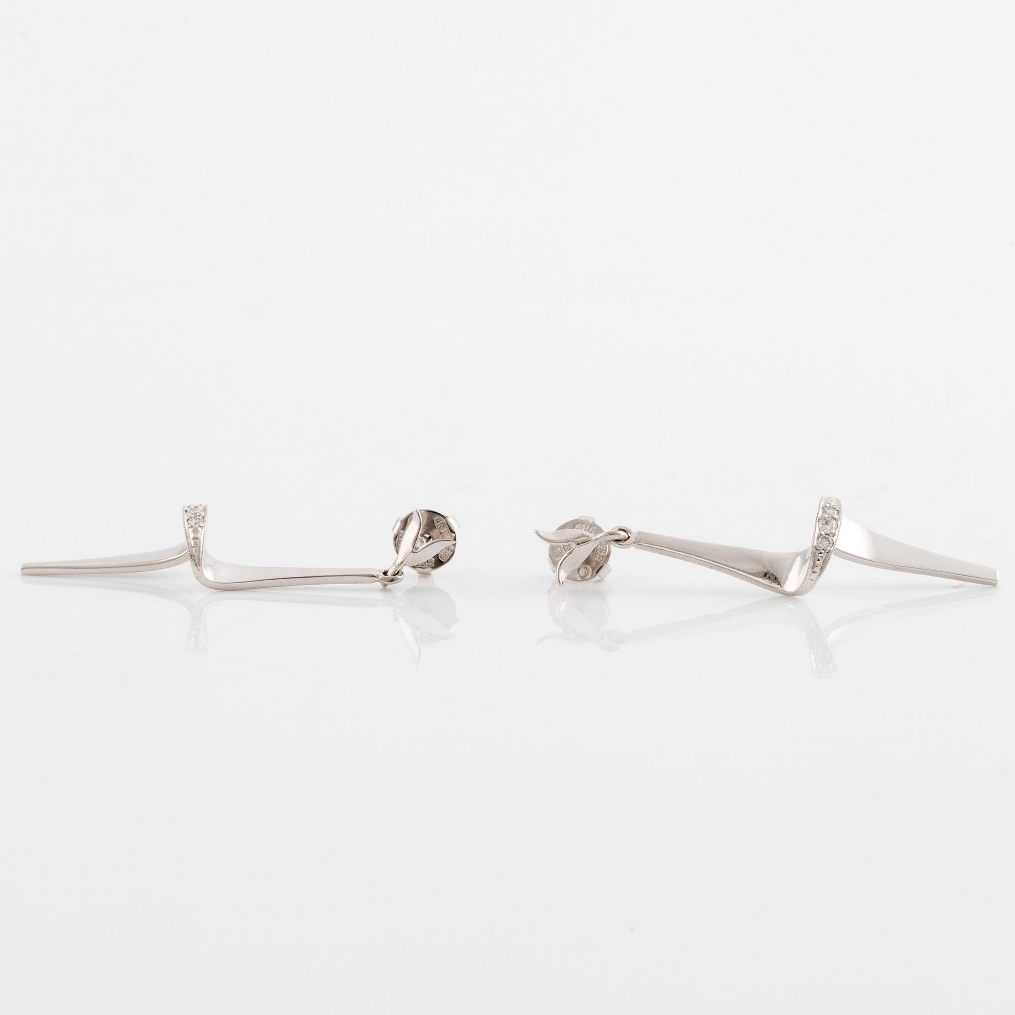 18K white gold and brilliant cut diamond earrings, Alton.