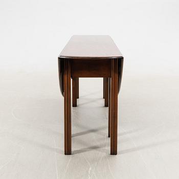 Dining group 11 dlrs England mid-20th century.