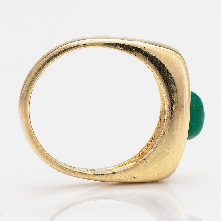 An 18K gold ring, with a cabochon-cut emerald and diamonds totalling approximately 0.18 ct.