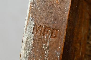 TABURETTER, 2 st snarlika, sengustavianska, omkring år 1800.