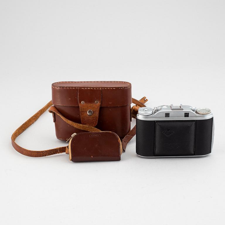 Agfa Isolette III, chrome, 6 x 6 cm.