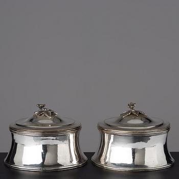 TOILETTEASKAR ett par, av Johan Gustaf Ahlgren (verksam i Stockholm 1771-99), gustavianska.