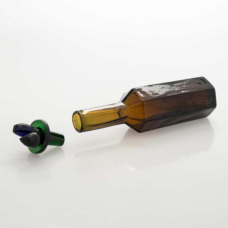 Oiva Toikka, A glass bottle, signed Oiva Toikka Nuutajärvi Notsjö.