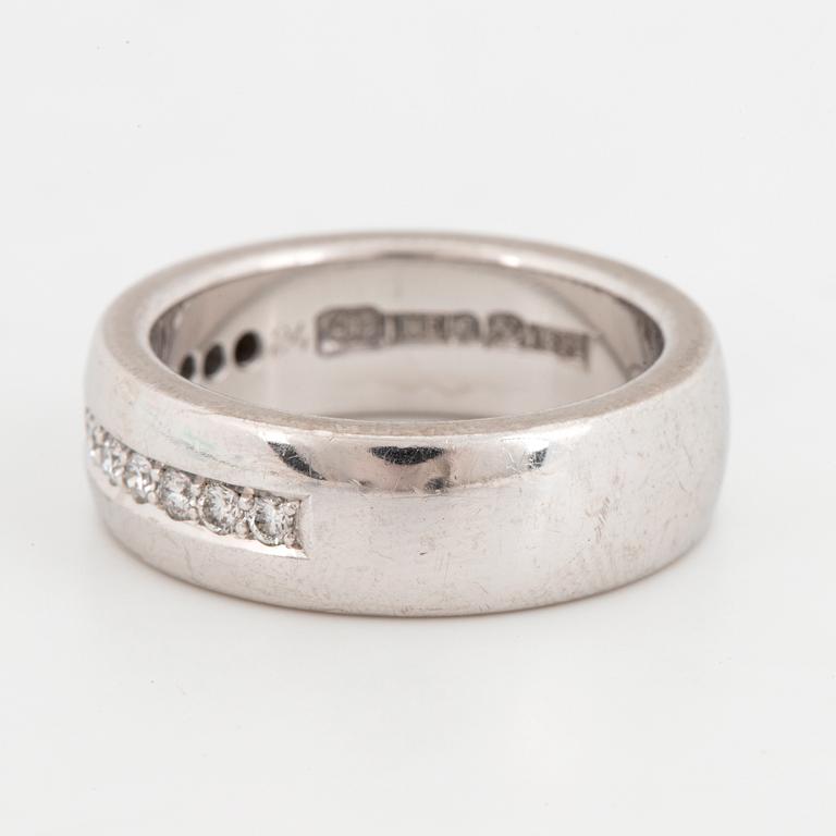 Brilliant-cut diamond ring by Engelbert.