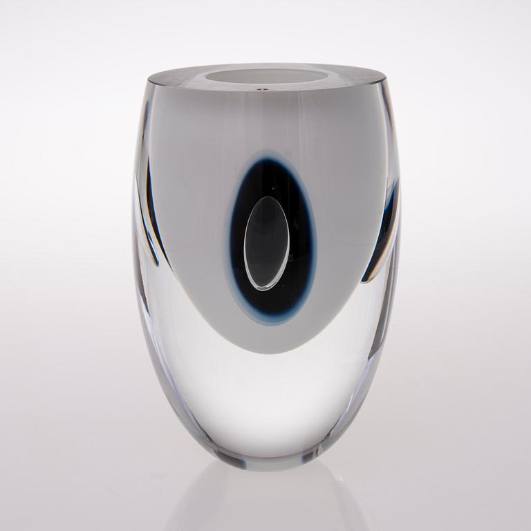 A Claritas vase, signed Timo Sarpaneva Iittala 1985 C152.