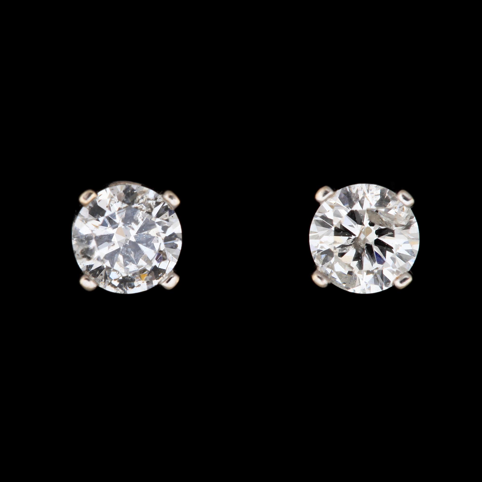 ÖRHÄNGEN, ett par, 14k vitguld med briljantslipade diamanter tot ca 0,40ct. Vikt 0,5g. Cert UG medföljer.