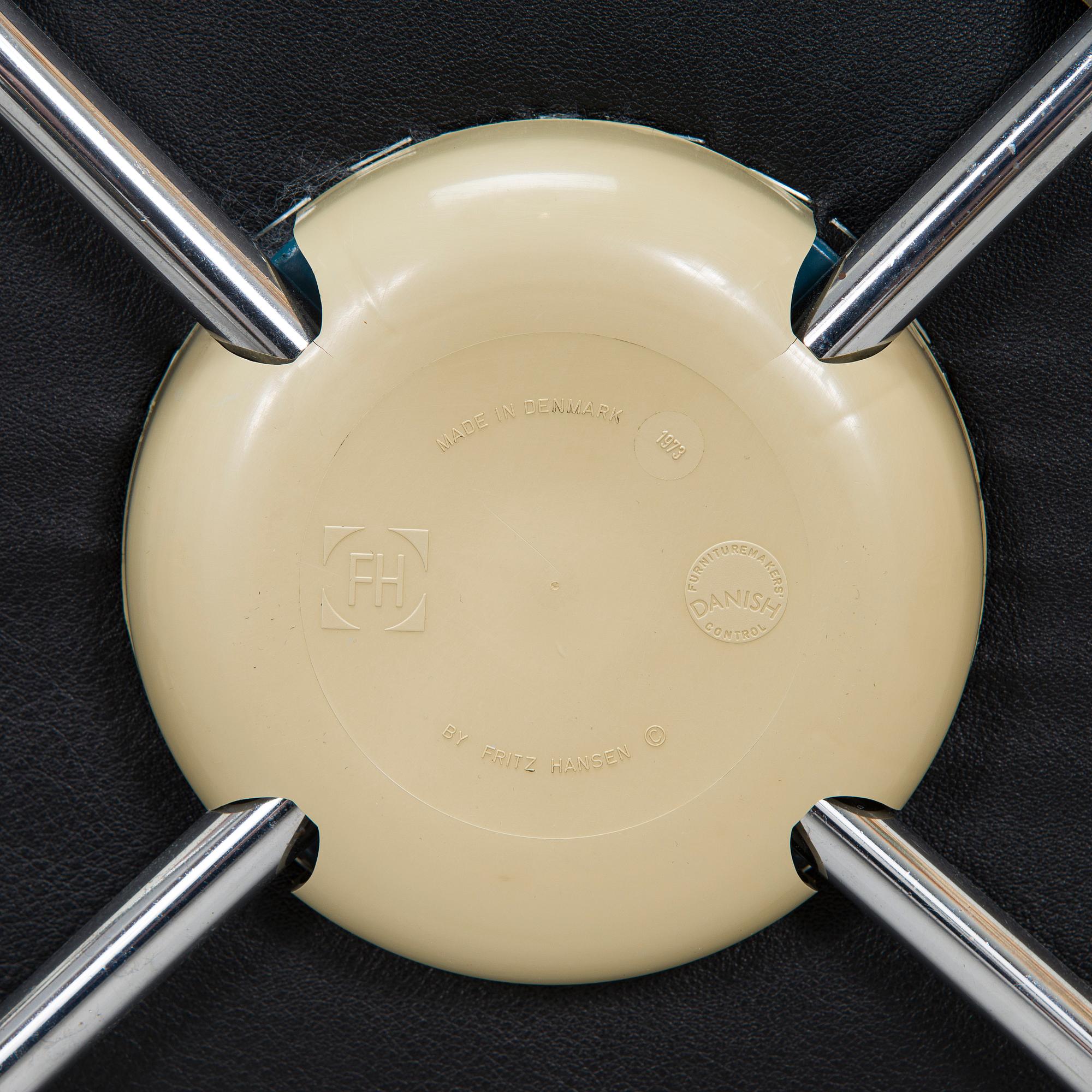 Arne Jacobsen, stolar, 6 st, "Sjuan", Fritz Hansen. 1900-talets slut.