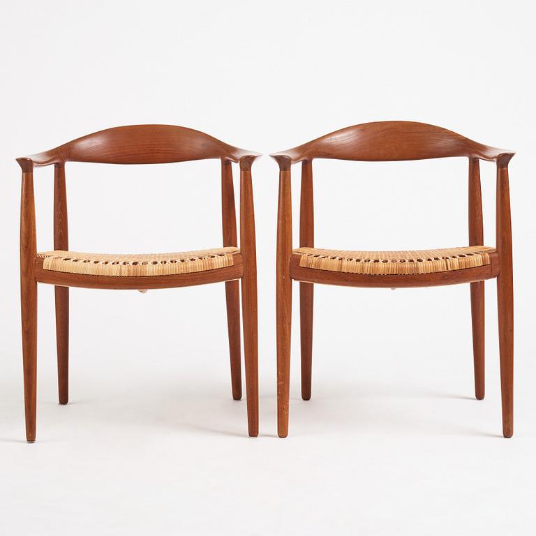 Hans J. Wegner, a pair of "The Chair", JH501, Johannes Hansen, Denmark.