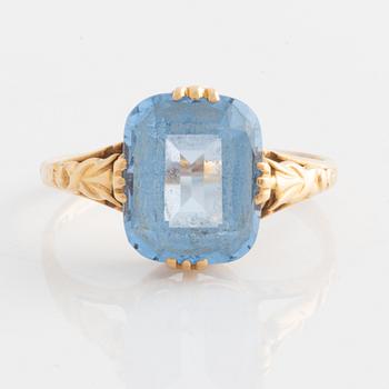 Ring, 18K gold with synthetic blue spinel.