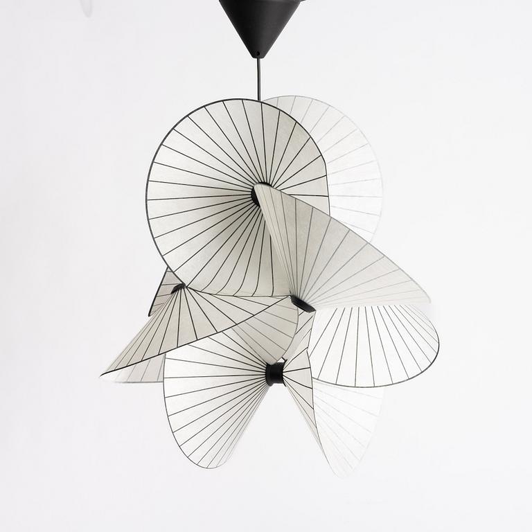 Front, a 'Serpentine light small', Moooi.