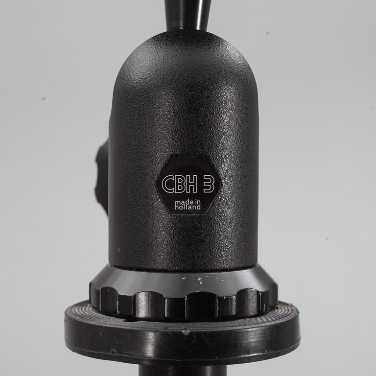 KAMERASTATIV, Gitzo, Frankrike med hållare, Cambo, "CBH-3", Holland. 1900-tal.