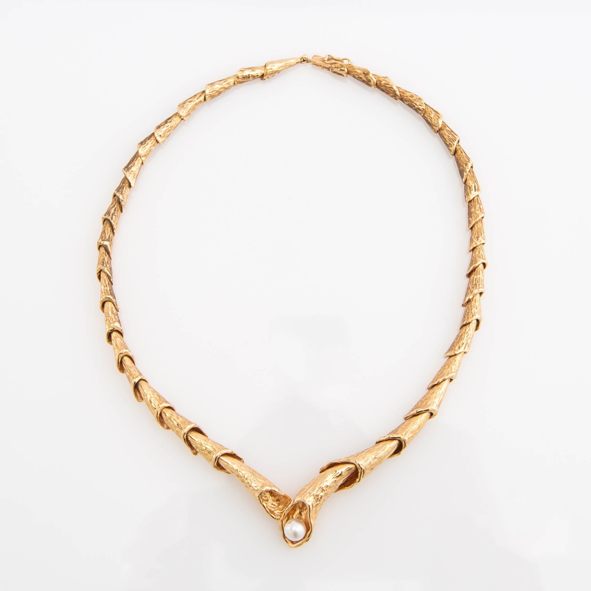 Necklace, 18K gold and pearl.