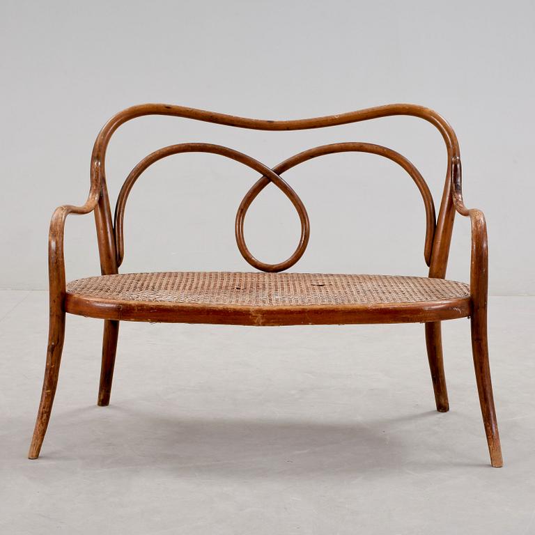 BARNSOFFA, Thonetstil, 1900-talets första hälft.