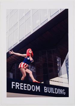William Klein, ”Mister Freedom koffert - full set edition”, 2020.