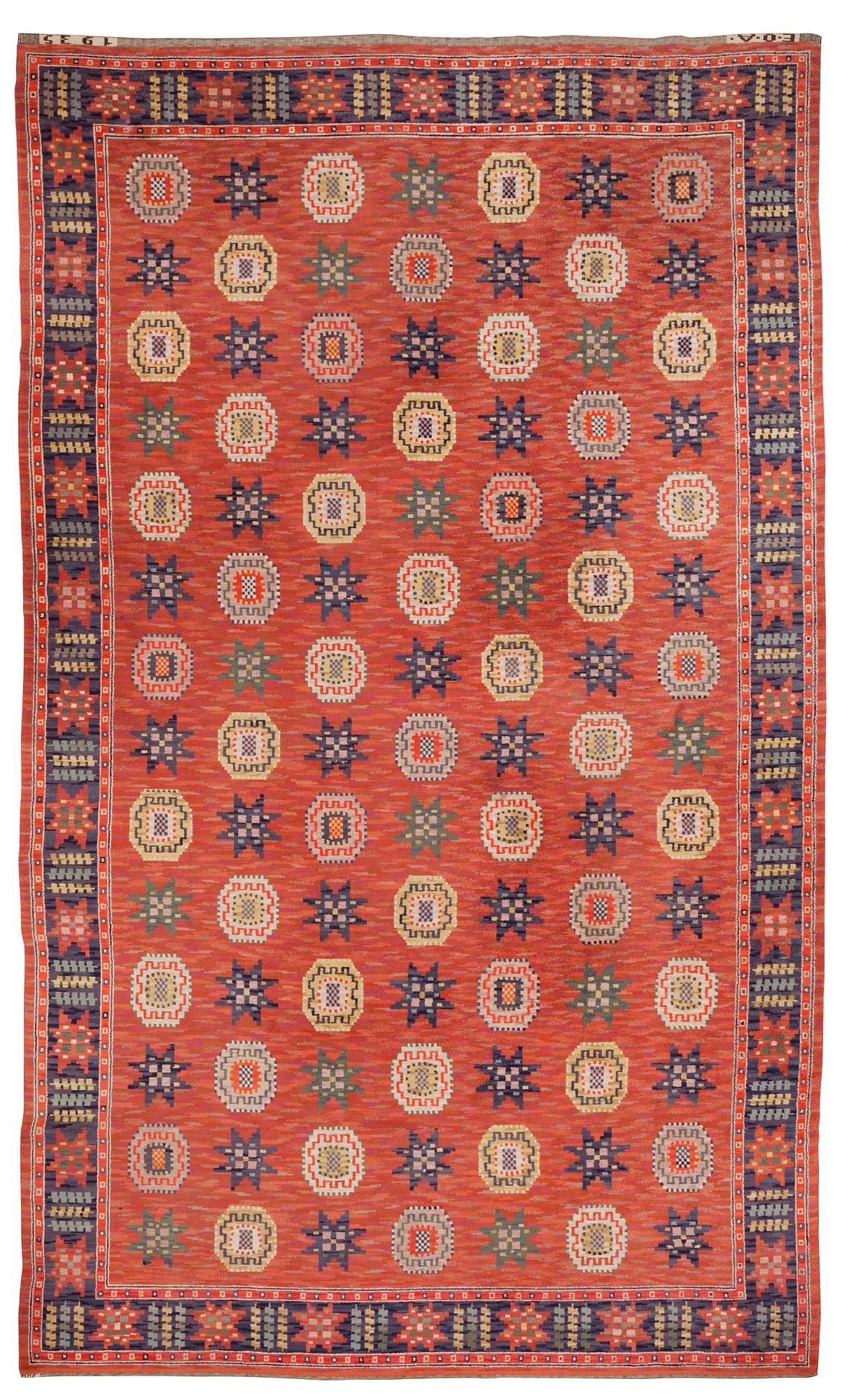 CARPET. "Röd Flossa". Knotted pile. 541,5 x 314 cm. Signed MMF.