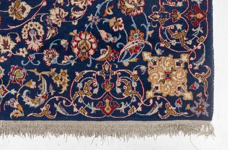 A Najafabad carpet, c. 307 x 214 cm.