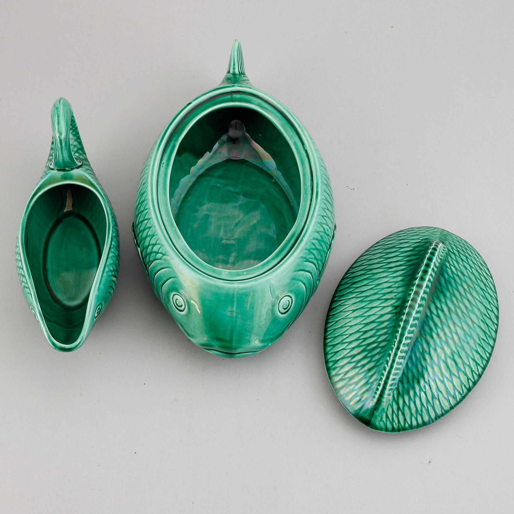 Two pieces faiance fish service by Sarreguemines, France.