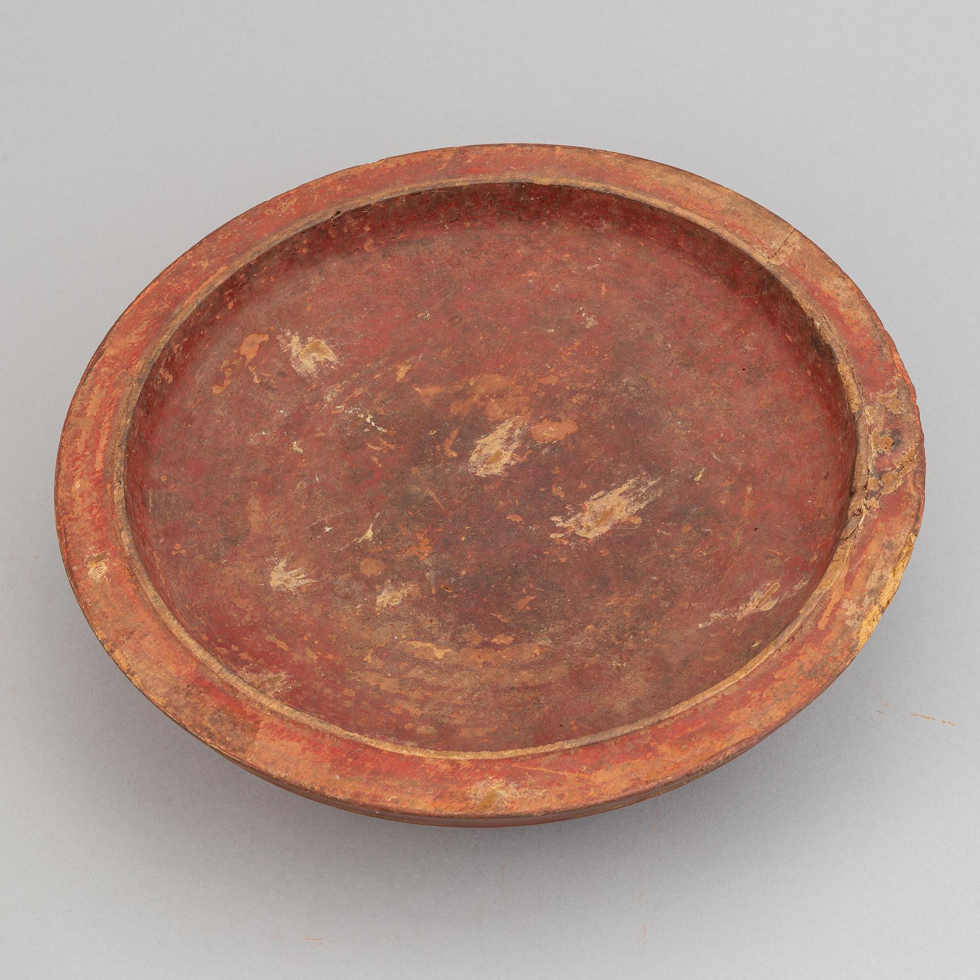 A red lacquered wooden box with cover, 20th century.