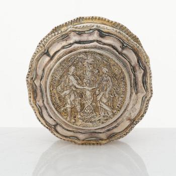 A Swedish 18th century parcel-gilt silver snuff-box, mark of Johan Wennervall, Gothenburg 1759.