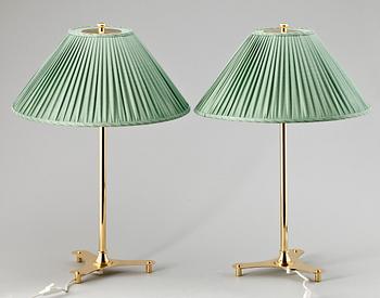 BORDSLAMPOR, ett par, modell 2467/2, Josef Frank, Svenskt Tenn.