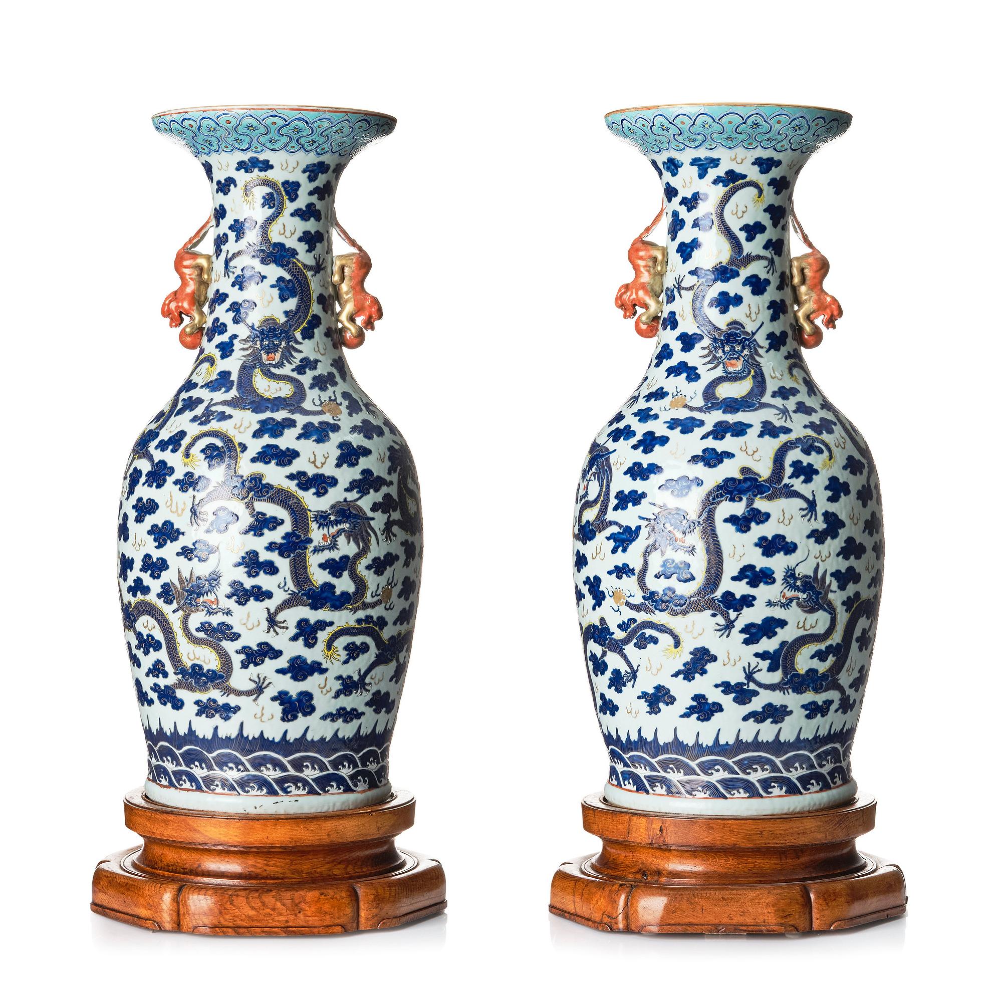 Palatsvaser, ett par, porslin. Qingdynastin, 1800-tal.