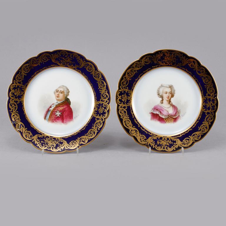 TALLRIKAR, ett par, porslin, Sevrésliknande märkning, Frankrike, 1800-tal.