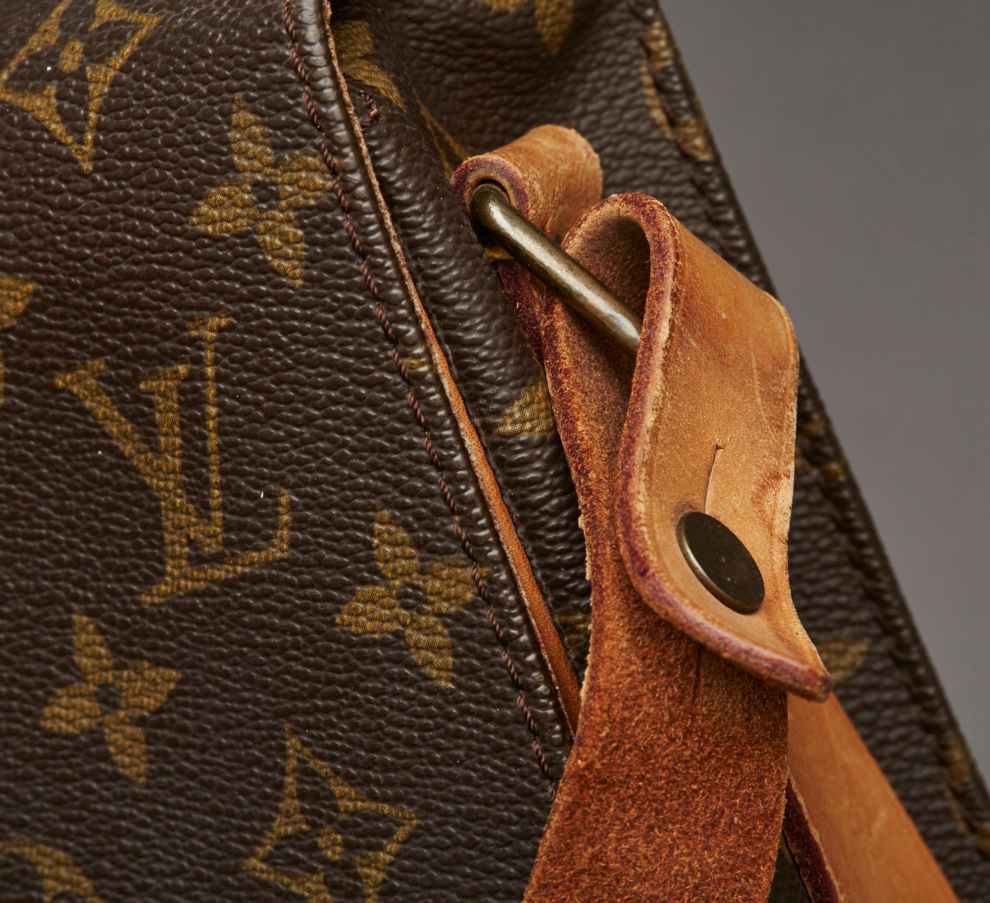 VÄSKA, "Cartouchiere", Louis Vuitton.