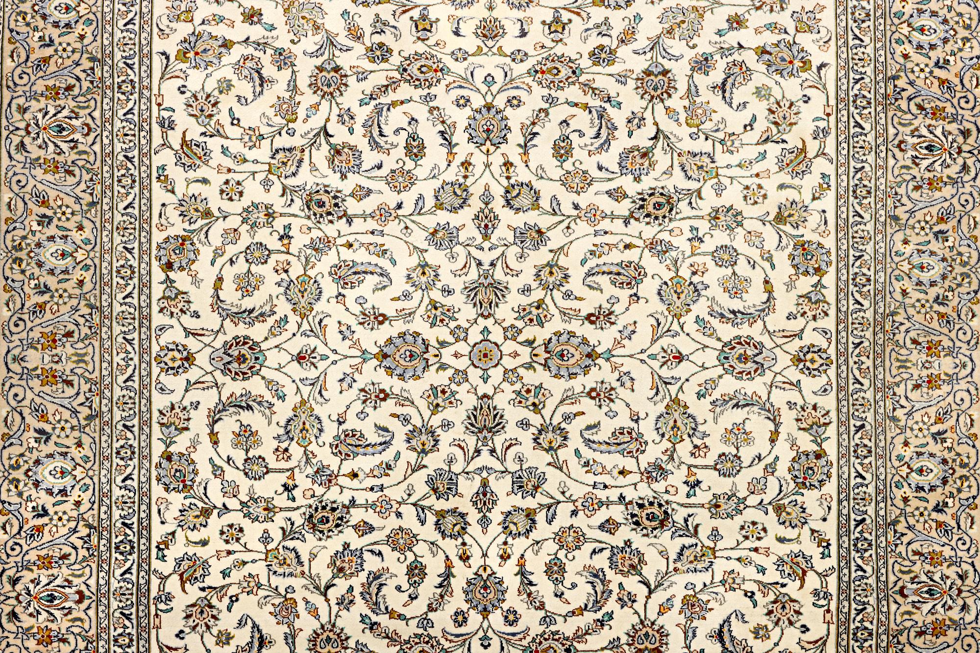 A Kashan carpet, c. 387 x 290 cm.