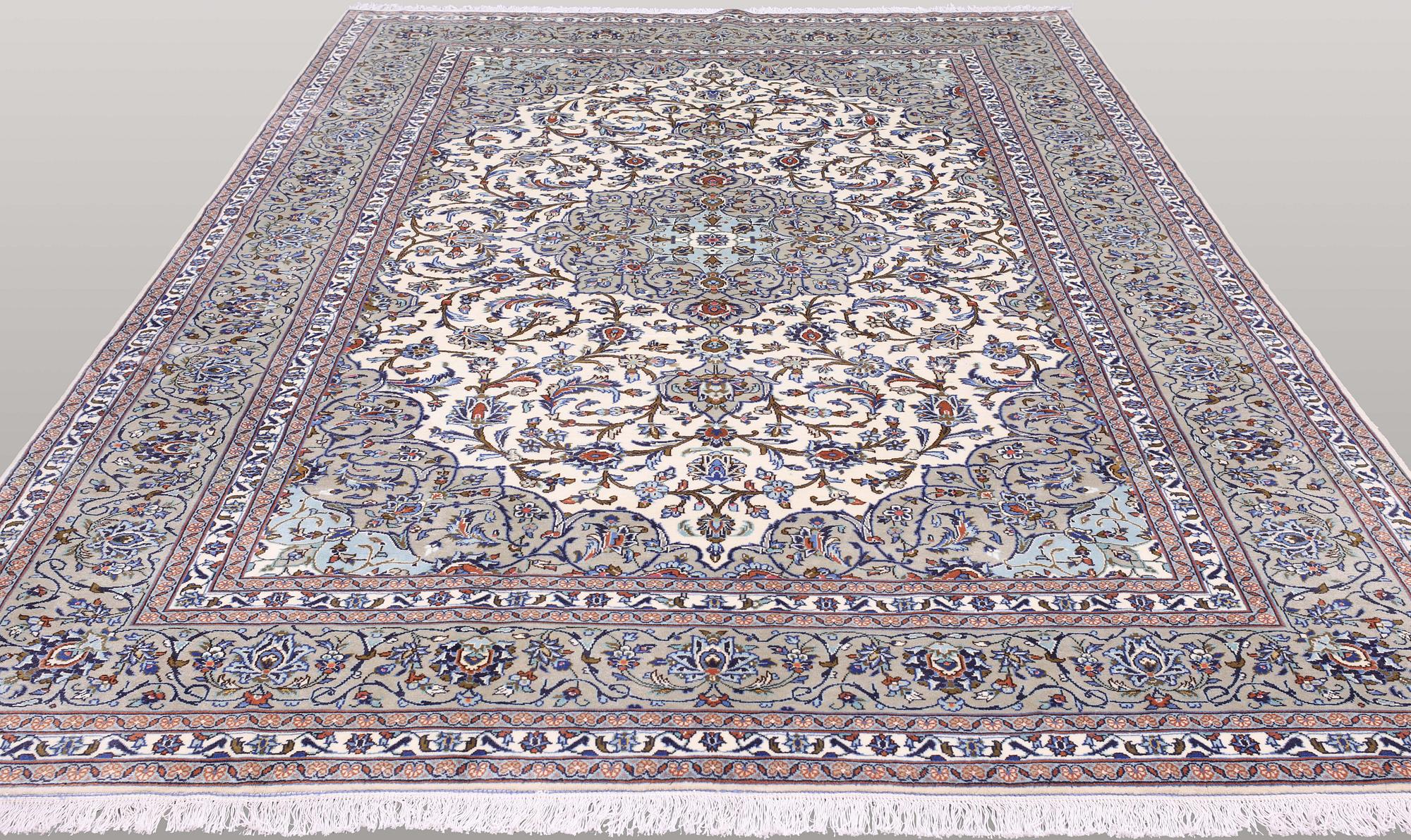Matta, Keshan, ca 350 x 252 cm.