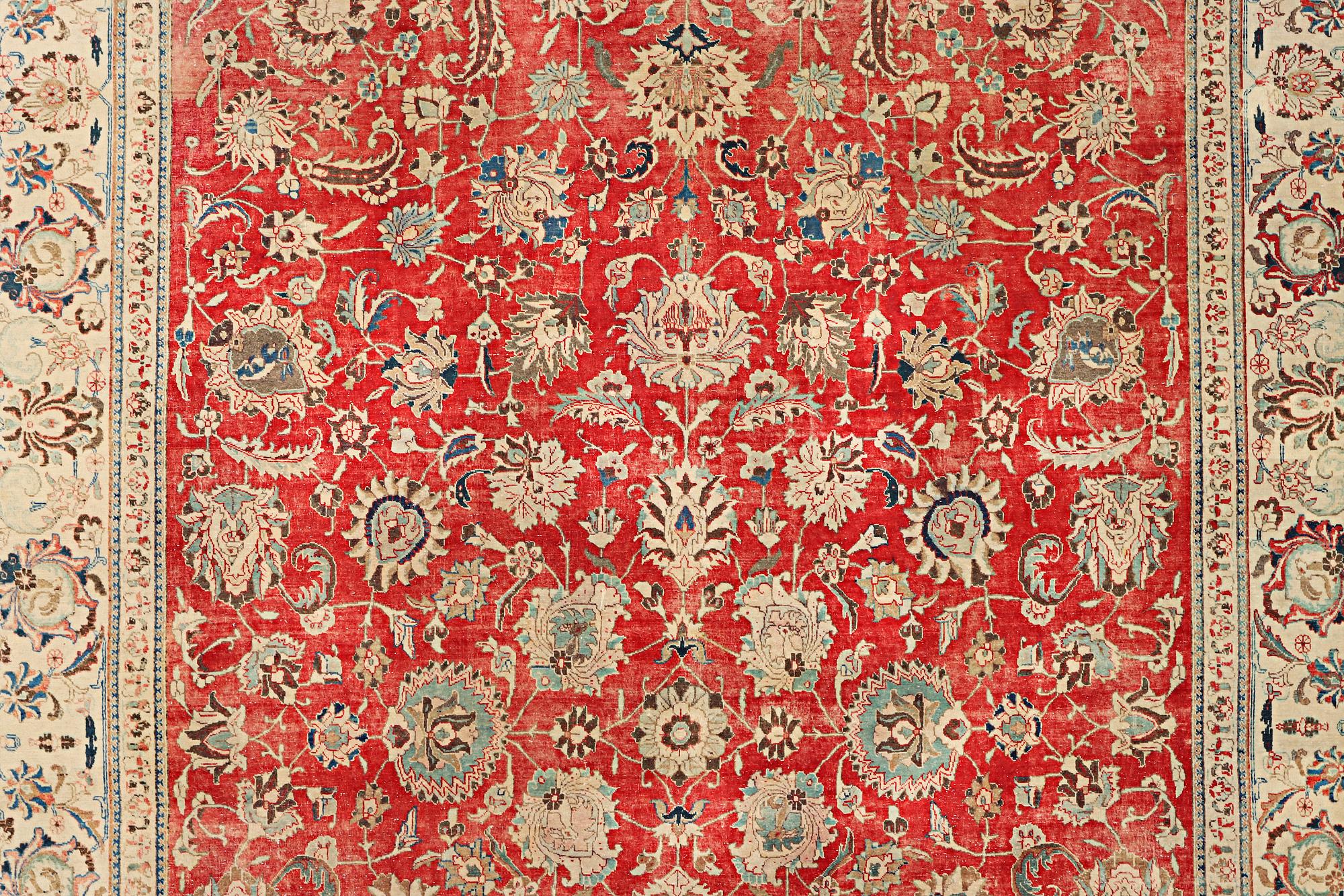 A Mahal carpet, c. 515 x 341 cm.