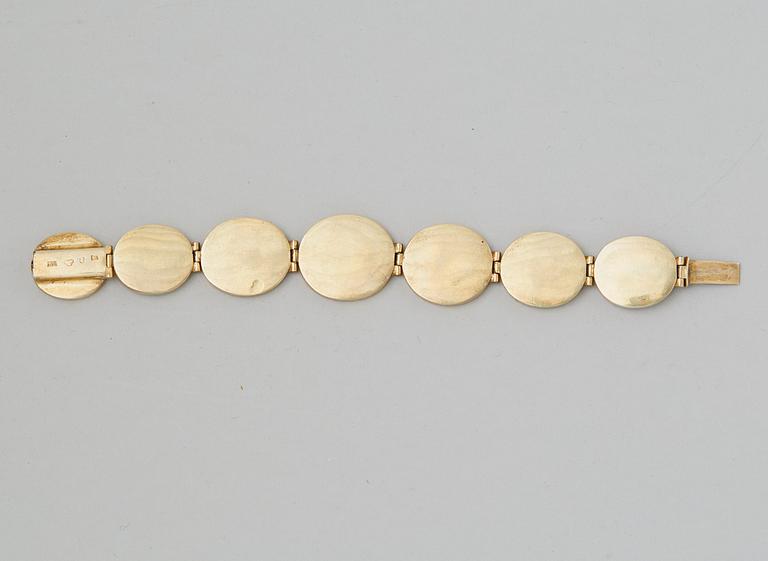 Indian miniatures inserted in a silver-gilt bracelet, marked AL, Stockholm 1859.