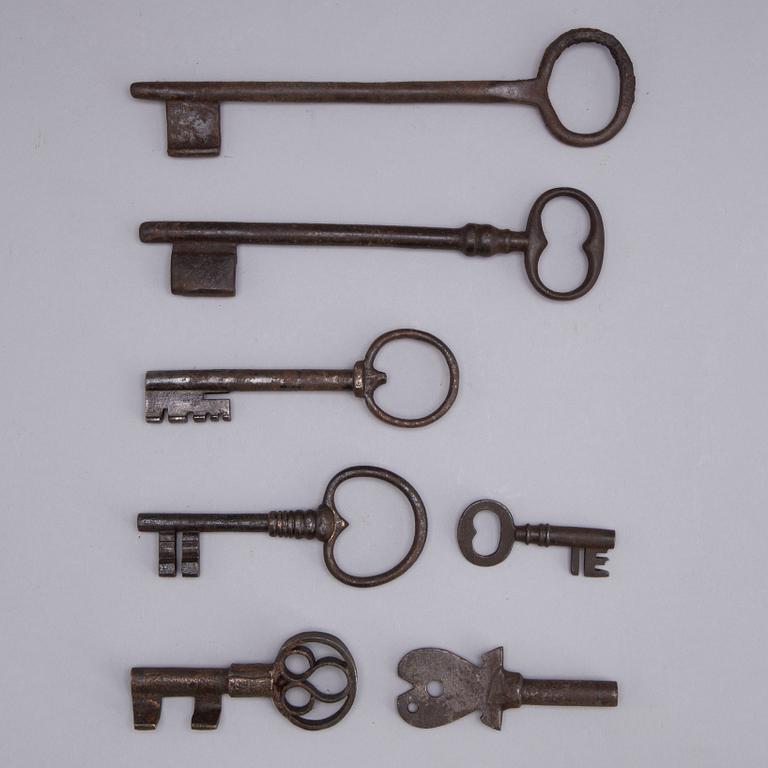 SEVEN CAST IRON KEYS, 17th/18th century.