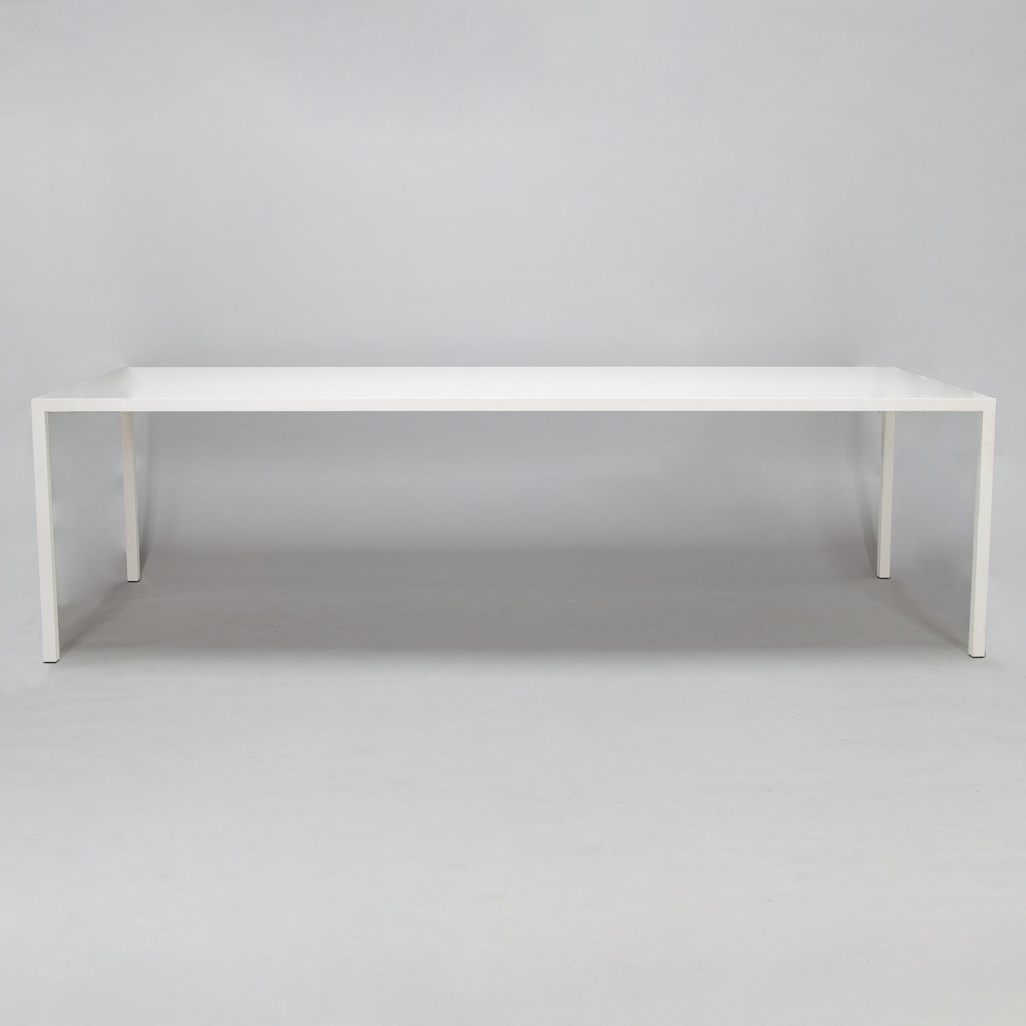 Piergiorgio och Michele Cazzaniga, bord, "Tense", MDF Italia, 2010-tal.