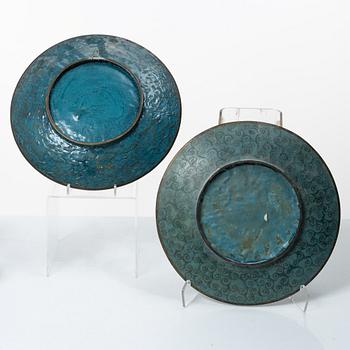 A pair of cloisonné vases, two dishes, two cylindrical vases and a jar with cover, 19/20th century.