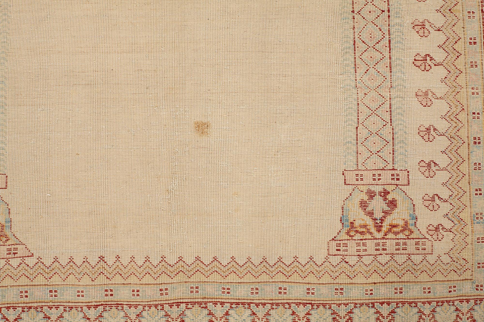 MATTO, an antique silk Tabriz, ca 165 x 118,5-111,5 cm.