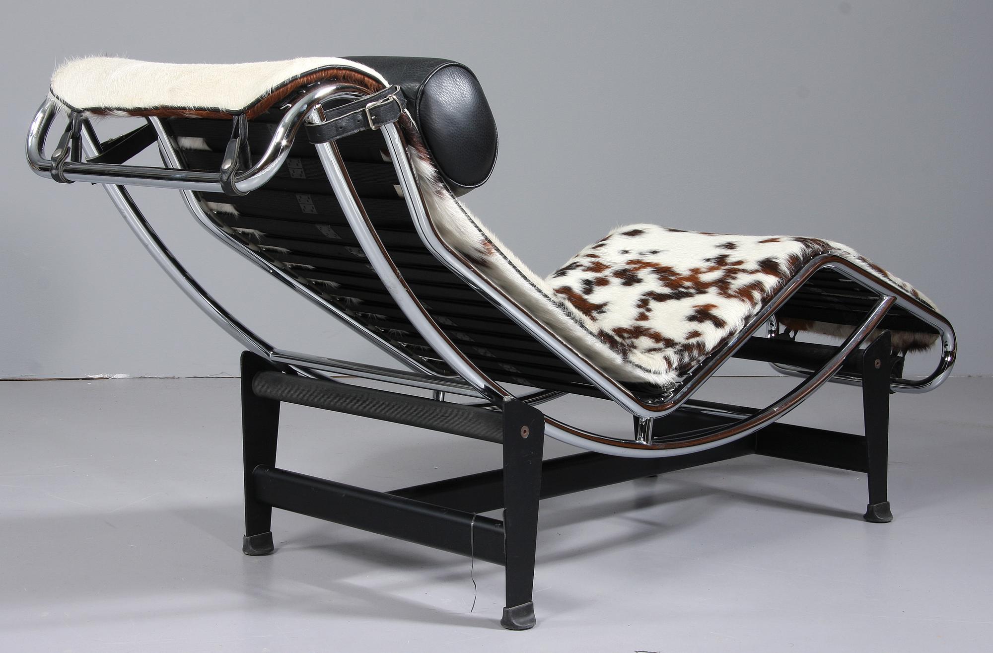 VILSTOLAR, ett par, kopior efter "LC-4" Le Corbusier, 1900-talets andra hälft.