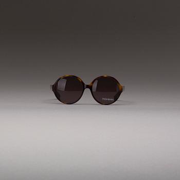 SOLGLASÖGON, Yves Saint Laurent.