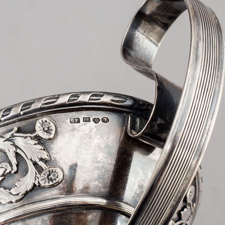 SAMUEL PETTERSSON, sockerskålar med lock, ett par, silver, Linköping 1887.