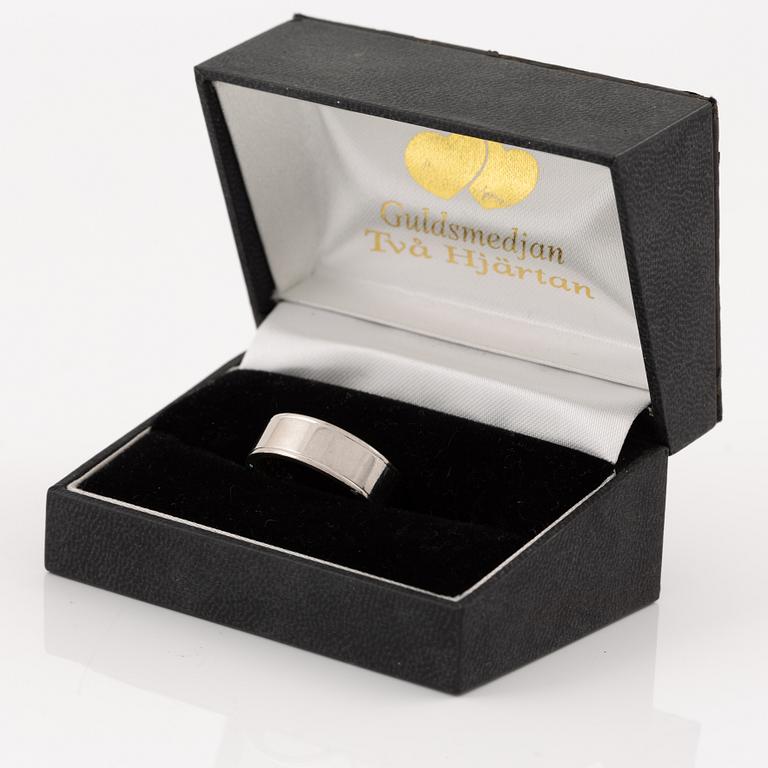 Ring, 18K white gold set with brilliant-cut diamonds.