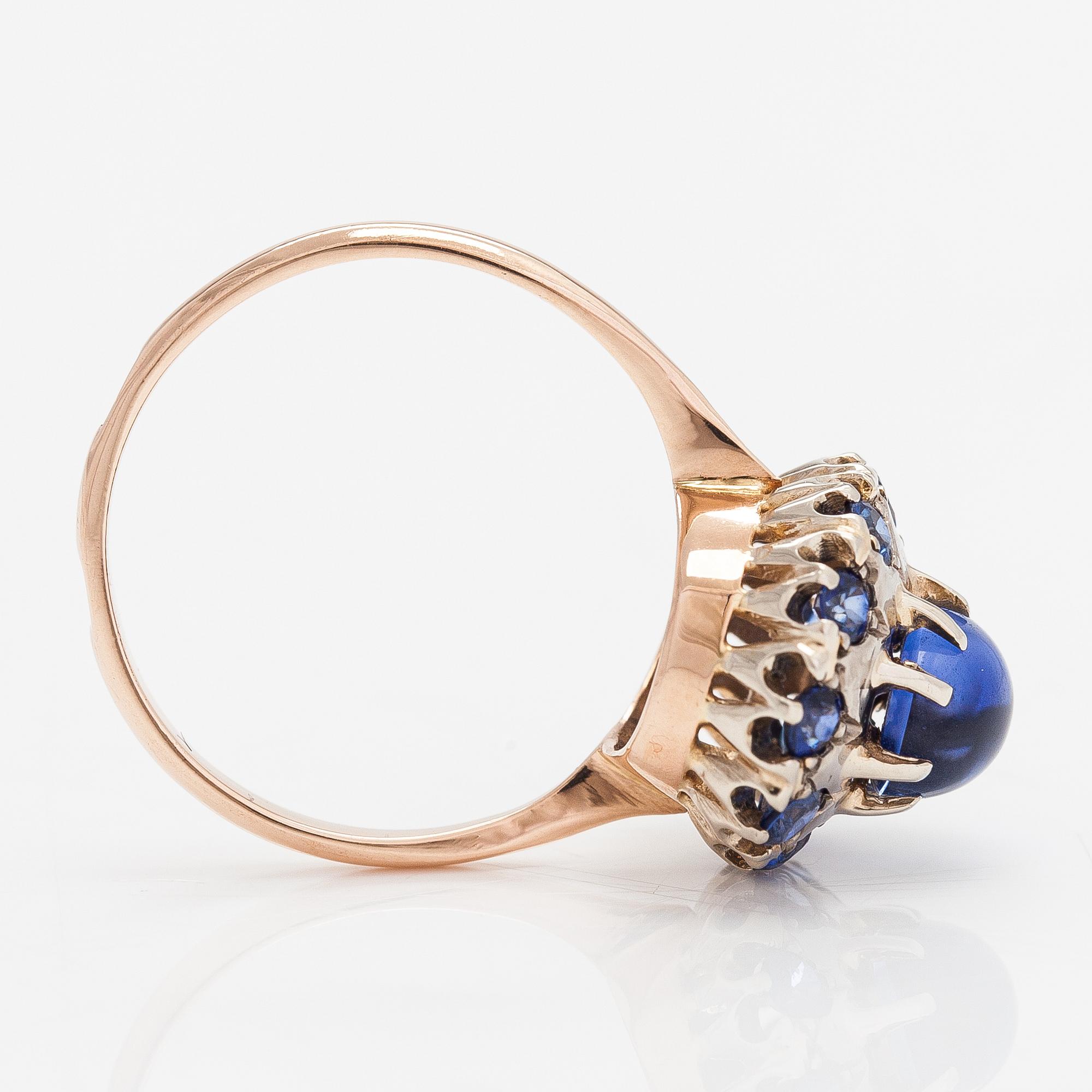 A 14K gold ring with a cabochon-cut synthetic sapphire and real sapphires. Yerevan.