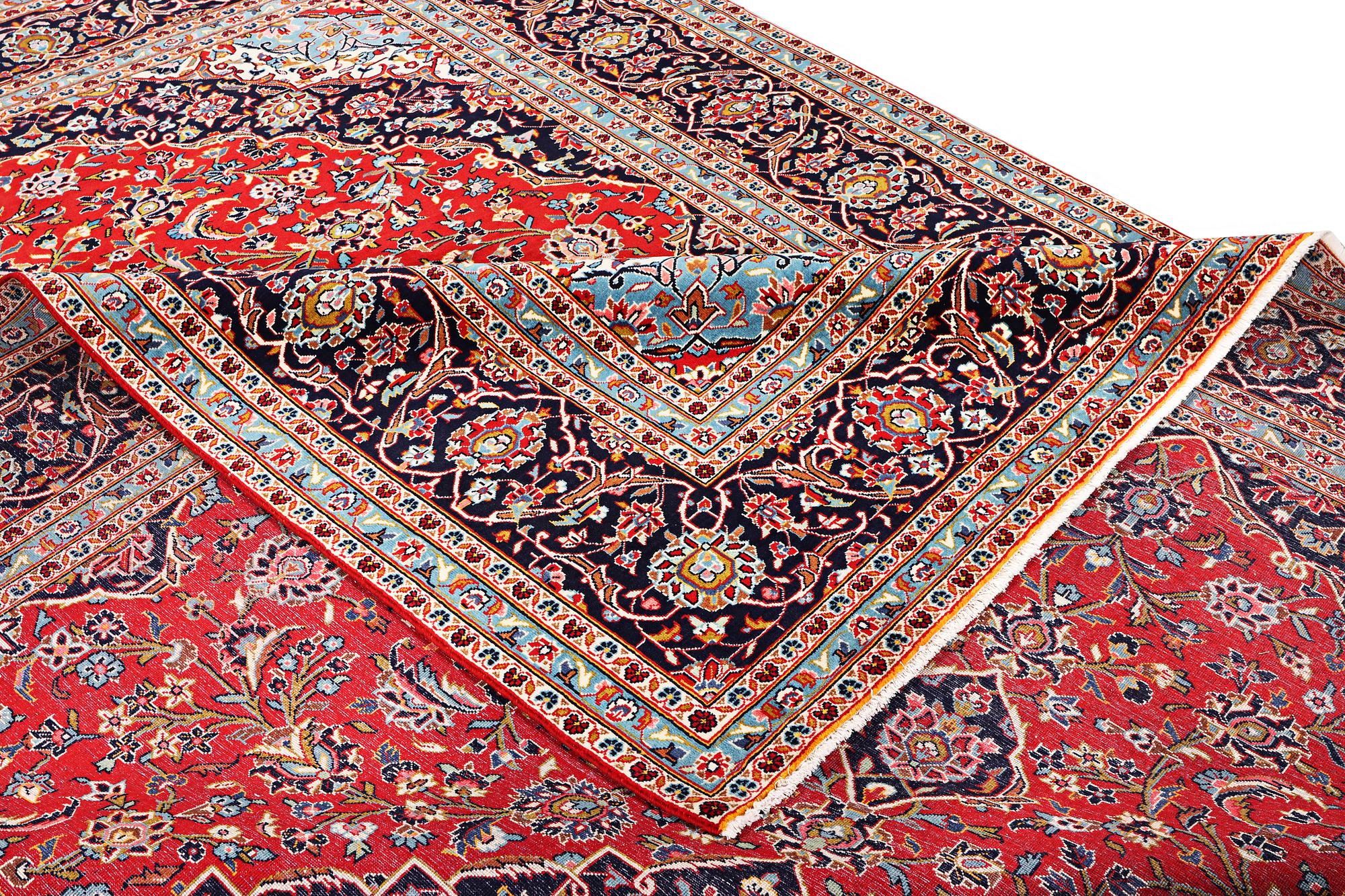 A Kashan carpet, c. 401 x 292 cm.