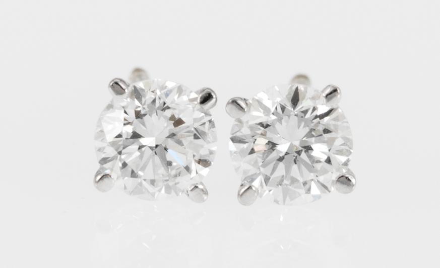EARSTUDS, brilliant cut diamonds, 0. 50 cts (totalt weight 1 cts).