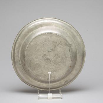 Eight pewter pieces, 18th/19th ct.