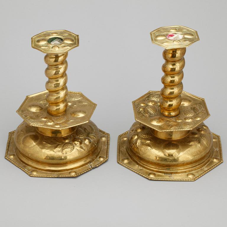 LJUSSTAKAR, ett par, barockstil, omkring 1800-talets mitt.