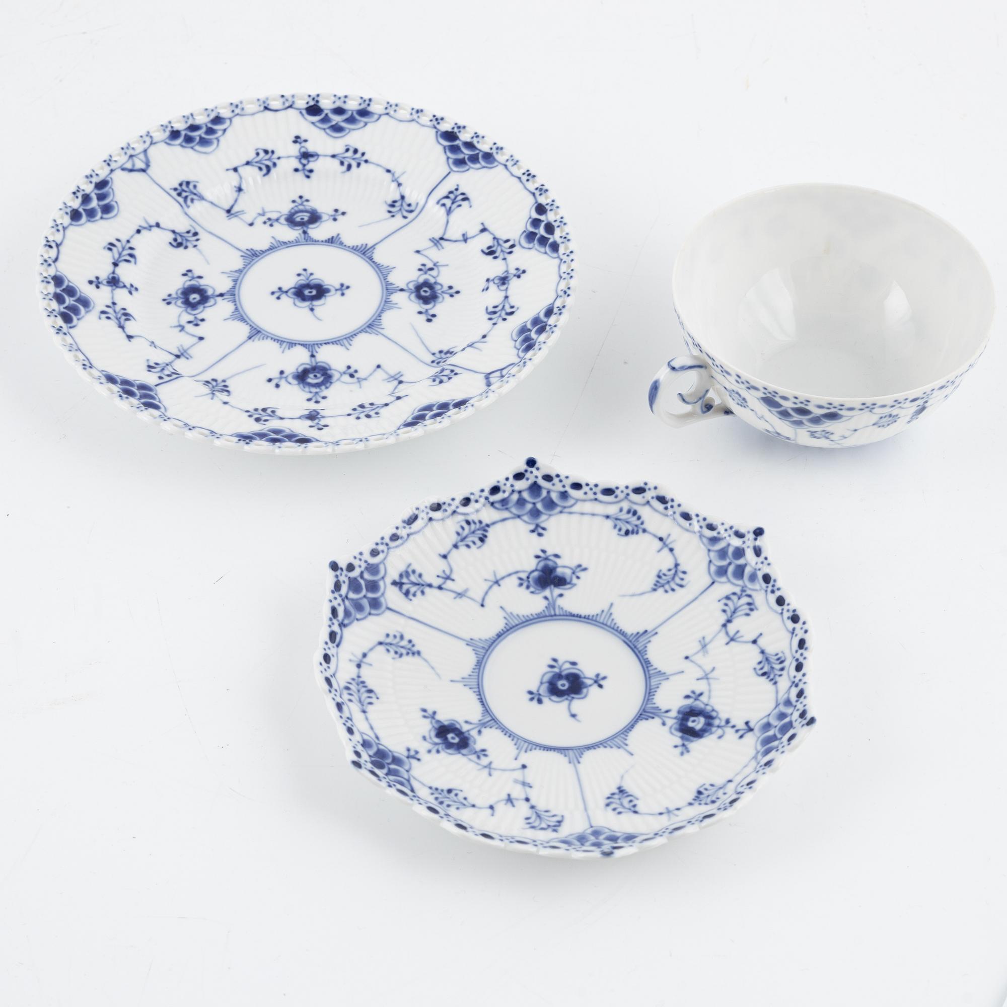 Servisdelar, 11 st, porslin, "Musselmalet", Royal Copenhagen, Danmark.