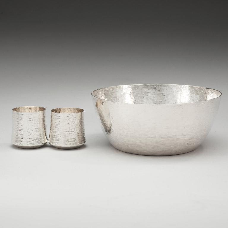 A Tapio Wirkkala 830/1000 silver bowl with two beakers, Kultakeskus OY, Finland 1967 and 1976.