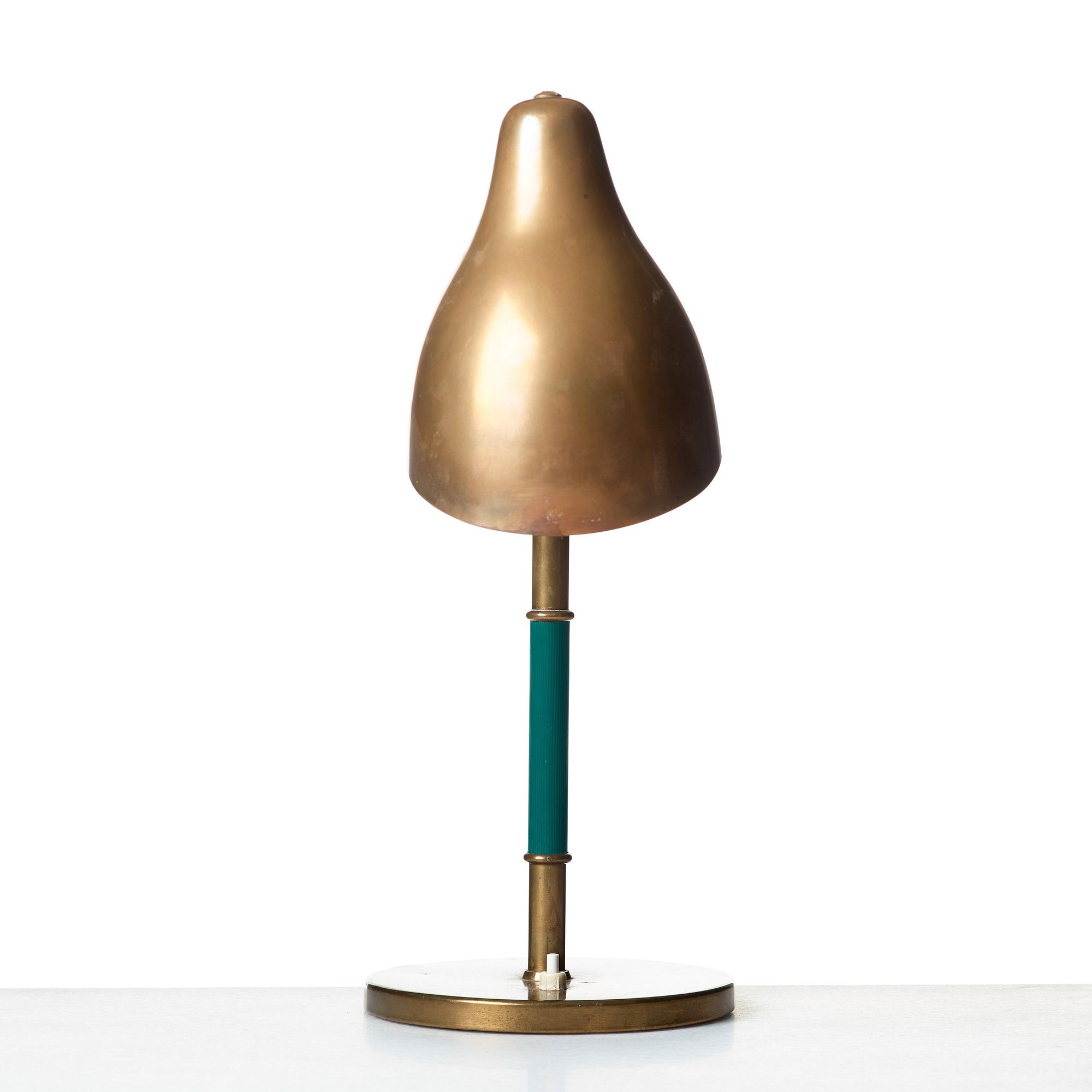 Vilhelm Lauritzen, bordslampa, Louis Poulsen, Danmark.