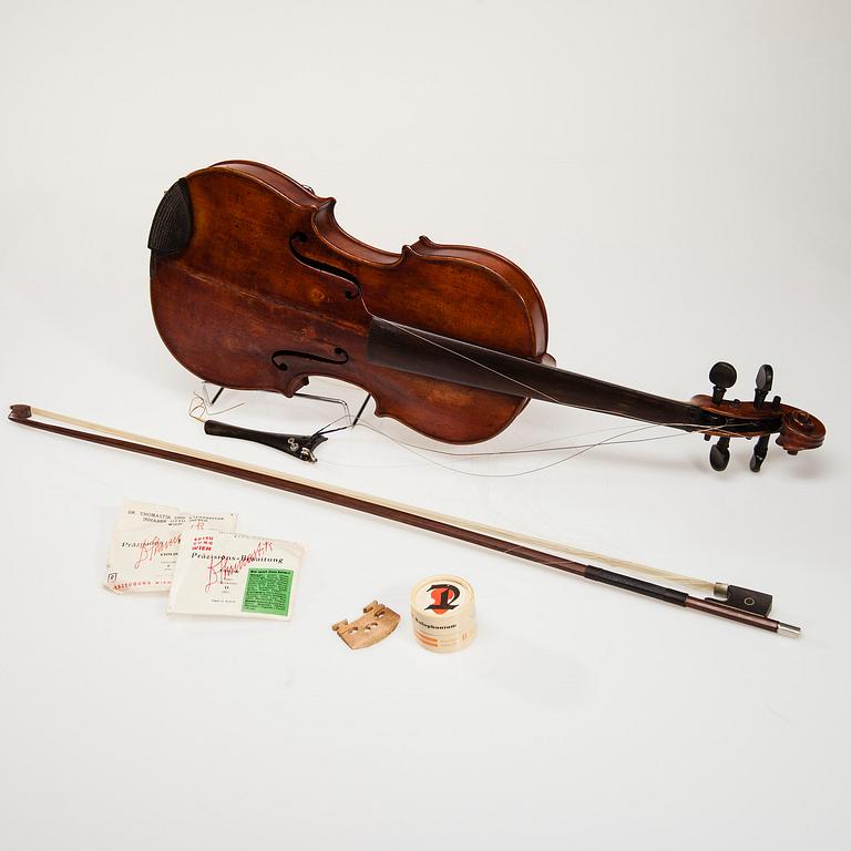 VIOLIN, etikettmärkt Joh. Bapt. Schweitzer, fecit at forman, Hieronym Amati Pestini 1813.