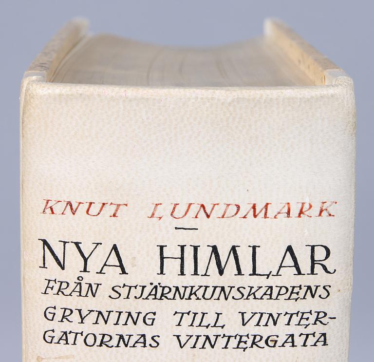 BOK, Knut Lundmark: "Nya Himlar Från stjärnkunskapens gryning till vintergatornas vintergata", Nordisk Rotogravyr, Stockholm, 1943.