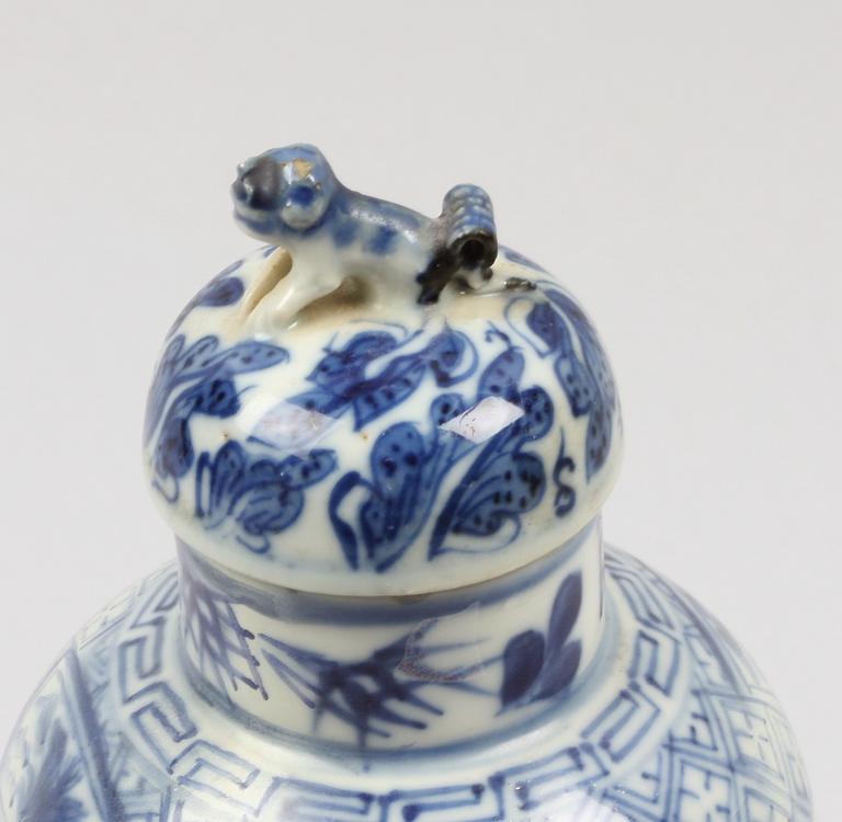 BOJAN samt Urna med LOCK, porslin. Kina. 1700/1800-tal.